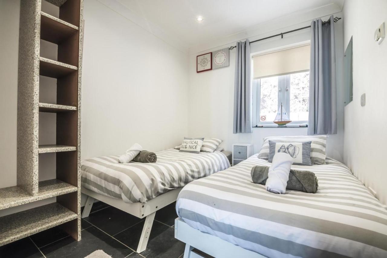 Pendine Heights - 2 Bedroom Apartment - Pendine Exterior photo